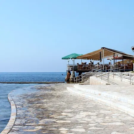 With A Parking Space - 7066 Umag