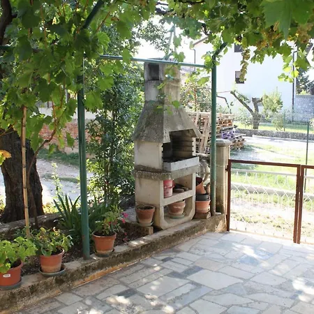 With A Parking Space - 7066 Umag