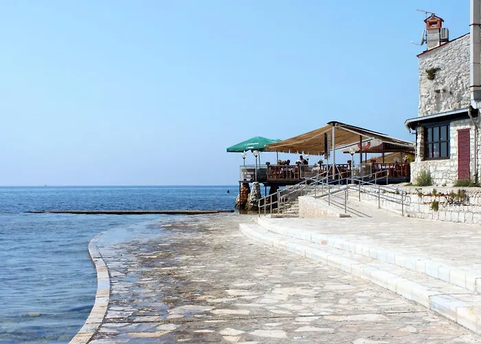 With A Parking Space - 7066 Umag