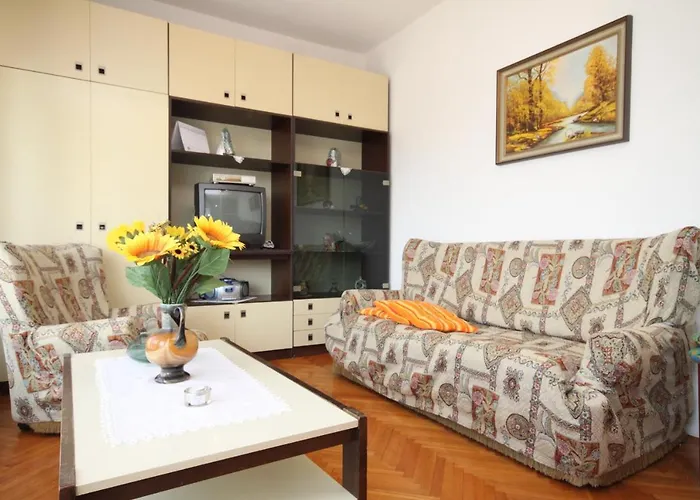 With A Parking Space - 7066