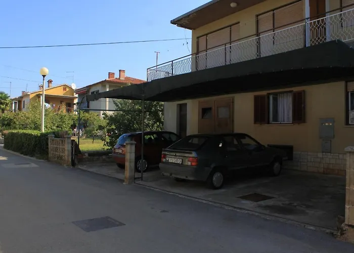 Apartman With A Parking Space - 7066 Umag