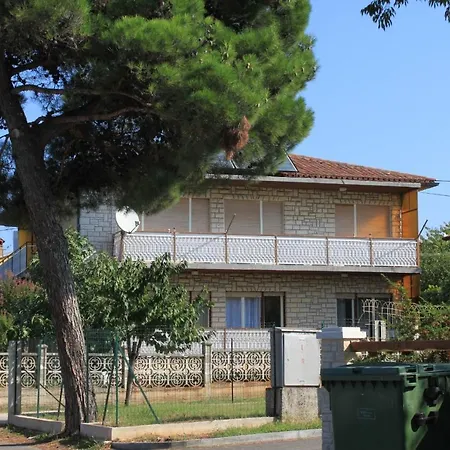 Apartman With A Parking Space - 7066 Umag