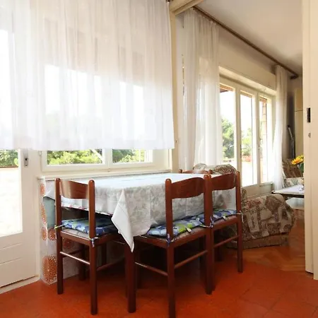 Apartman With A Parking Space - 7066 Umag