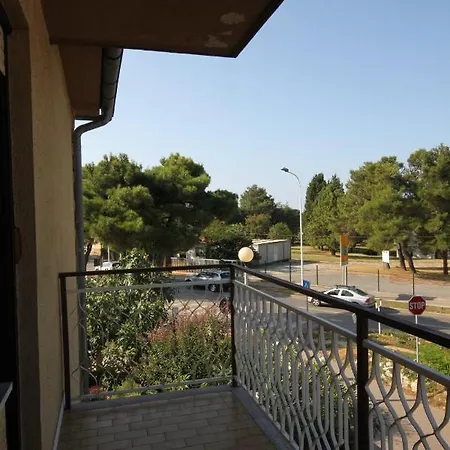 Apartman With A Parking Space - 7066 Umag